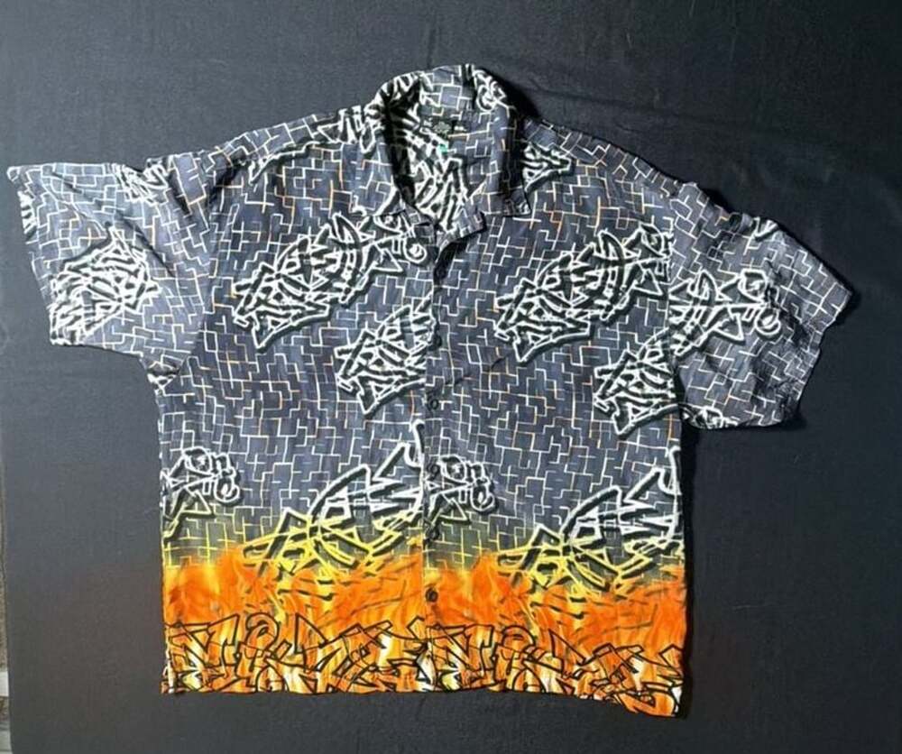 No Boundaries Short Sleeve Button Up Shirt Size 2XL Fire Graffiti